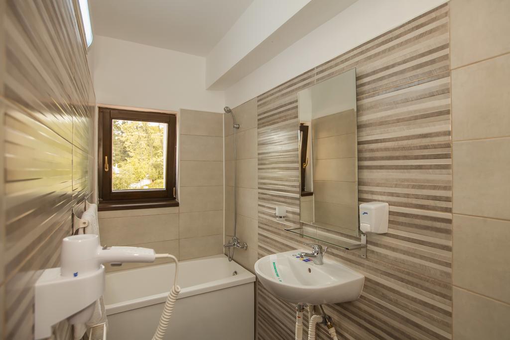 Pensiunea Aurora Hotell Racova Exteriör bild