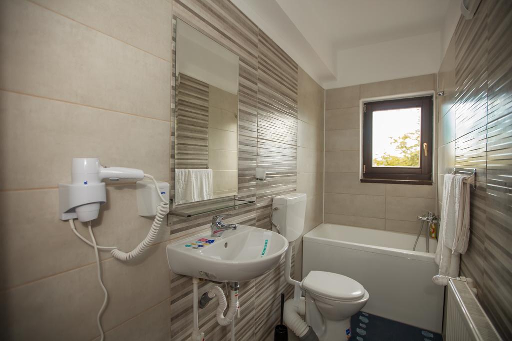 Pensiunea Aurora Hotell Racova Exteriör bild